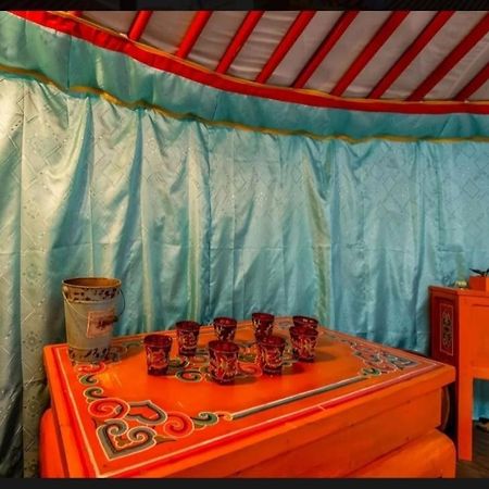 Yourte Mongole Et Cabane Уффализ Экстерьер фото